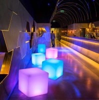 Светильник Куб 60 с питанием от АКБ, RGB Светильник Куб 60 с питанием от АКБ, RGB